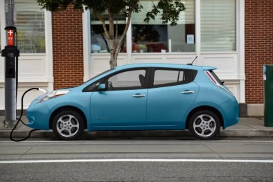 Đèn đường thông minh – Hạ tầng sạc xe điện của tương lai