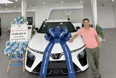 Chủ xe VinFast VF 7: 'Yêu từ cái nhìn đầu tiên, khả năng vận hành thuyết phục'