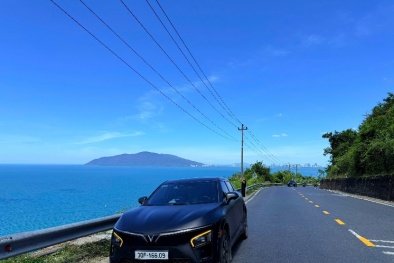 Thầy dạy lái xe bằng VinFast VF 7 chạy 55.000 km sau 9 tháng: ‘Tiết kiệm 150 triệu đồng/năm, học viên khen sướng hơn xe xăng’