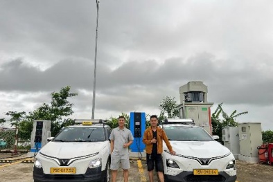 Tài xế dịch vụ VF 6: ‘Đa phần khách hàng yêu cầu xe điện, có người đi thích quá tìm mua luôn’