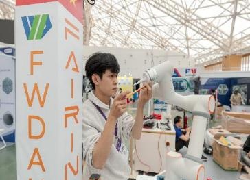 ‘Đột nhập’ VEC trước giờ khai mạc siêu triển lãm công nghiệp ‘5 trong 1’ lớn nhất từ trước đến nay