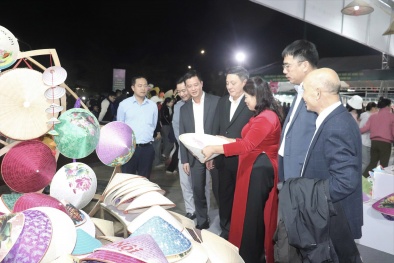 Hà Nội: Rộn ràng phiên chợ Việt, quảng bá sản phẩm làng nghề xã Thanh Oai