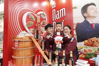 Dễ dàng xác thực hàng chính hãng khi quét QR Code trên mỗi chai nước mắm Nam Ngư