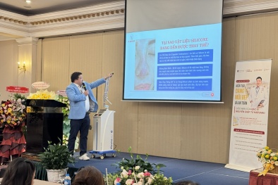 Bác sĩ 'Harvard' Trần Nguyên Giáp ra mắt sách nâng mũi: Dùng mã QR kiểm tra bác sĩ 