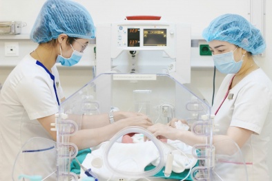 Gần 40 ngày nỗ lực hồi sinh sự sống bé trai sinh non chỉ nặng hơn 1kg tại Vinmec Phú Quốc