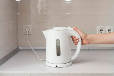  Australia cảnh báo ấm đun nước bằng nhựa có thể thôi nhiễm vi nhựa và giải phóng chất độc hại