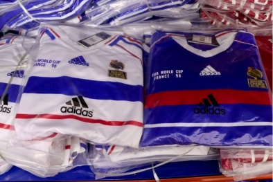 Gần 6.500 bộ quần áo nghi giả mạo tại Hà Nội: Nhận diện 'lỗ hổng' và giải pháp kiểm soát