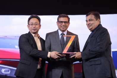 VinFast VF 7 nhận giải 'thiết kế của năm' tại Zee Media Auto Summit 2025