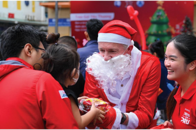 Prudential Việt Nam lan tỏa yêu thương mùa Giáng Sinh đến bệnh nhi qua chuỗi hoạt động cộng đồng