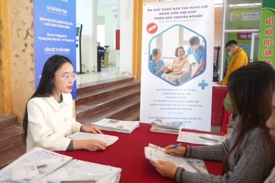 Nhân viên trợ giúp chăm sóc chuyên nghiệp - Giải pháp nhân lực bền vững trong bối cảnh già hóa dân số