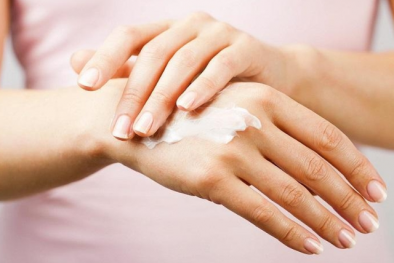 Sử dụng mỹ phẩm chứa corticoid thường xuyên có thể khiến da tổn thương nặng, khó phục hồi