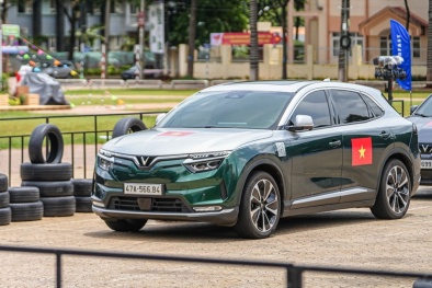 Mua VinFast VF 8 trước Tết: Ưu đãi sâu, thêm cơ hội trúng xe máy điện, voucher nghỉ dưỡng