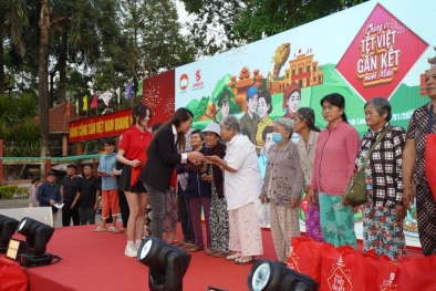 Tôn vinh văn hóa Việt, SABECO mang Tết đến gần hơn với người dân Vĩnh Long và Cần Thơ