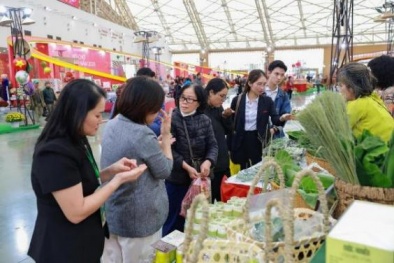 Hàng vạn du khách đổ về VEC trong ngày đầu khai mạc Hội chợ Mùa Xuân 2026