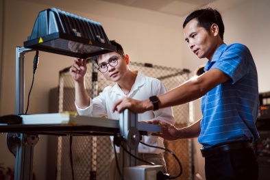 Startup từ phòng lab VinUni phát triển 'bộ não' điều phối mạng lưới sạc xe điện