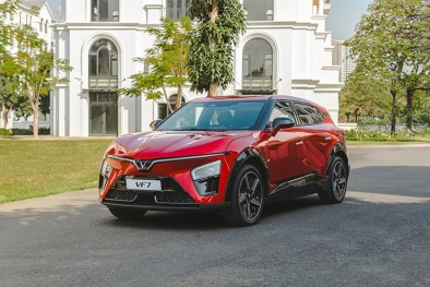VinFast VF 7 gây chú ý nhờ khả năng tăng tốc nhanh, mô-men xoắn mạnh và nhiều công nghệ hỗ trợ lái