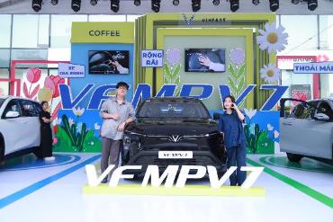 Khách hàng Thanh Hóa nhận xét VinFast VF MPV 7: Lái thử xong là muốn đổi xe ngay