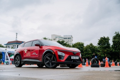 VinFast VF 7: Đi đâu cũng tiện, không cần 'đo' từng cây số