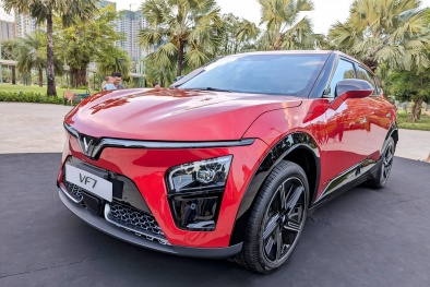 VinFast VF 7: SUV điện mạnh 349 mã lực, chạy gần 500 km/lần sạc