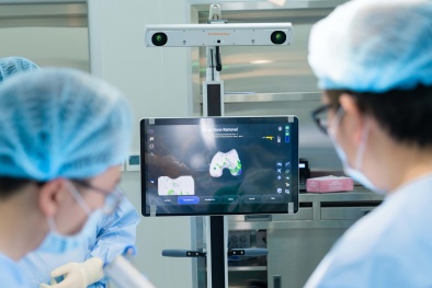 Vinmec đưa robot AI từ Mỹ về Quảng Ninh, thay khớp gối chính xác từng milimet với chi phí như mổ thường