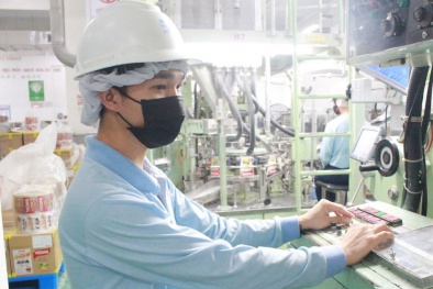 Làm chủ công nghệ, công nhân nâng giá trị trong nhà máy hiện đại