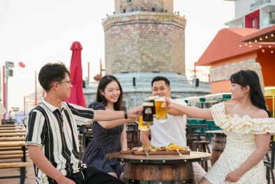 Sun Bavaria Ha Long: Nhà hàng duy nhất tại Quảng Ninh sở hữu show diễn ánh sáng 3D Mapping và pháo hoa nghệ thuật hàng đêm