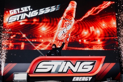 Walker bắt tay cùng STING Energy® thổi hồn cho giai điệu của Giải đua xe Công thức 1®