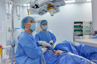 Gỡ ‘nút thắt’ hai bệnh lý dai dẳng cho người phụ nữ bị sa đa tạng chậu phức tạp