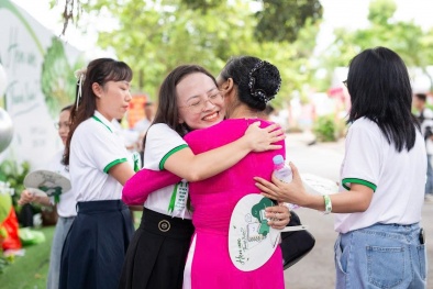 Thanh Hóa: Chuyến tàu thanh xuân sau 20 năm của cựu học sinh THPT Lê Lợi