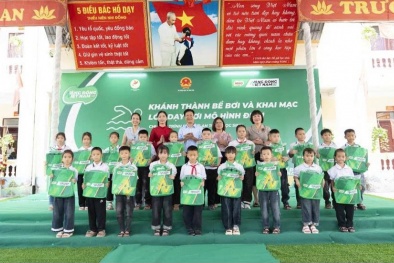 Nestlé Việt Nam đồng hành cùng Bộ GD&ĐT trao tặng bể bơi và lớp dạy bơi mô hình điểm cho học sinh tại Bắc Ninh