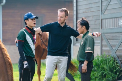 Một ngày sống chất thượng lưu trên đảo Vũ Yên: Sáng cưỡi ngựa, chiều chơi golf, tối mở tiệc trên du thuyền