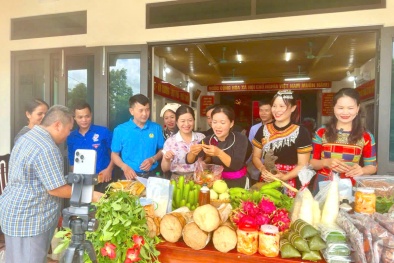 Chuyển đổi số ở Tuyên Quang: Làm giàu từ xóa nghèo thông tin