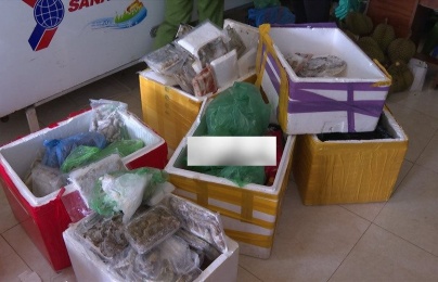 Phú Thọ: Phát hiện cửa hàng bày bán thực phẩm đông lạnh hết hạn cả năm