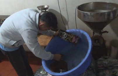 Choáng váng đường dây cà phê giả: Trong 1 tấn chỉ có 1-5 kg cà phê thật