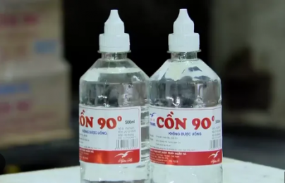 Triệt phá đường dây cồn công nghiệp 'đội lốt' cồn y tế