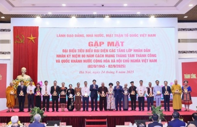 Doanh nhân Đỗ Quang Hiển được vinh danh nhờ thành tích xuất sắc đóng góp cho cộng đồng