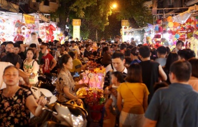 Người dân nhộn nhịp đón Trung thu sớm