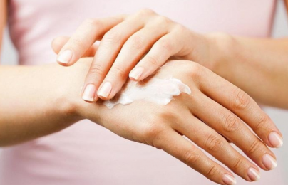 Sử dụng mỹ phẩm chứa corticoid thường xuyên có thể khiến da tổn thương nặng, khó phục hồi