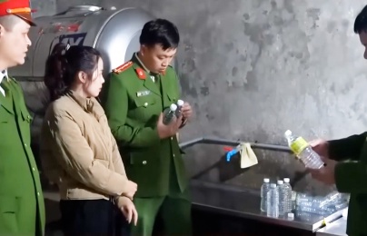 Nghệ An: Triệt phá xưởng sản xuất hơn 60.000 lít giấm giả từ axit công nghiệp và nước lã