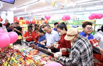 Người Việt đang 'tiêu dùng để phòng thủ': Doanh nghiệp buộc phải thay đổi để tồn tại