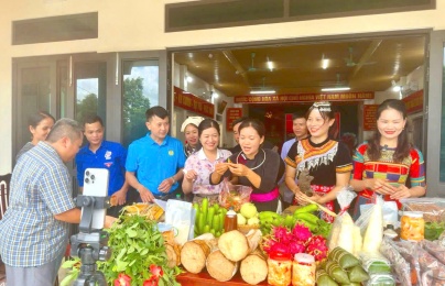Chuyển đổi số ở Tuyên Quang: Làm giàu từ xóa nghèo thông tin