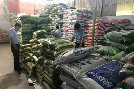 Phát hiện số lượng lớn phân bón vi phạm nhãn mác tại Vĩnh Long