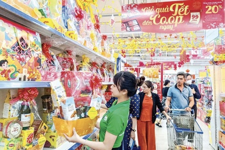 Mua sắm ngày Tết: Chậm lại một chút để giữ trọn niềm vui sum vầy