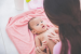 Lưu ý khi lựa chọn kem dưỡng ẩm cho trẻ sơ sinh giúp da mềm mại, an toàn